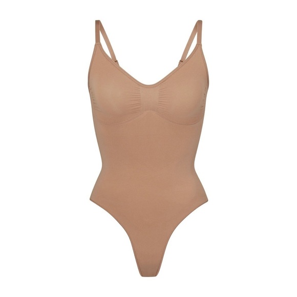 COPY - SEAMLESS SCULPTTHONG BODYSUIT